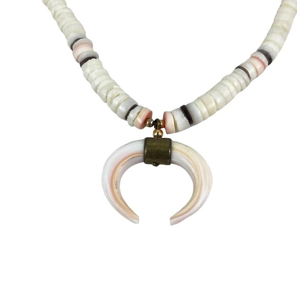 Vintage 1970s Boho Crescent Shell Necklace With Barrel Clasp 15 Inch - Picture 4 of 7